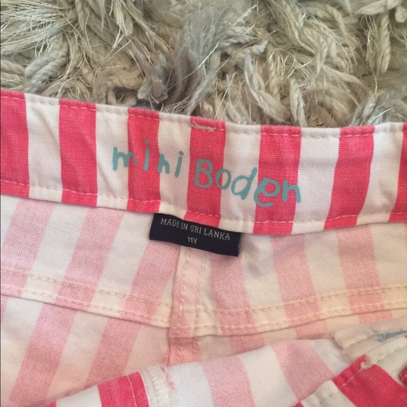 Mini Boden Striped Heart Pocket shorts. Size 11 - Picture 2 of 4